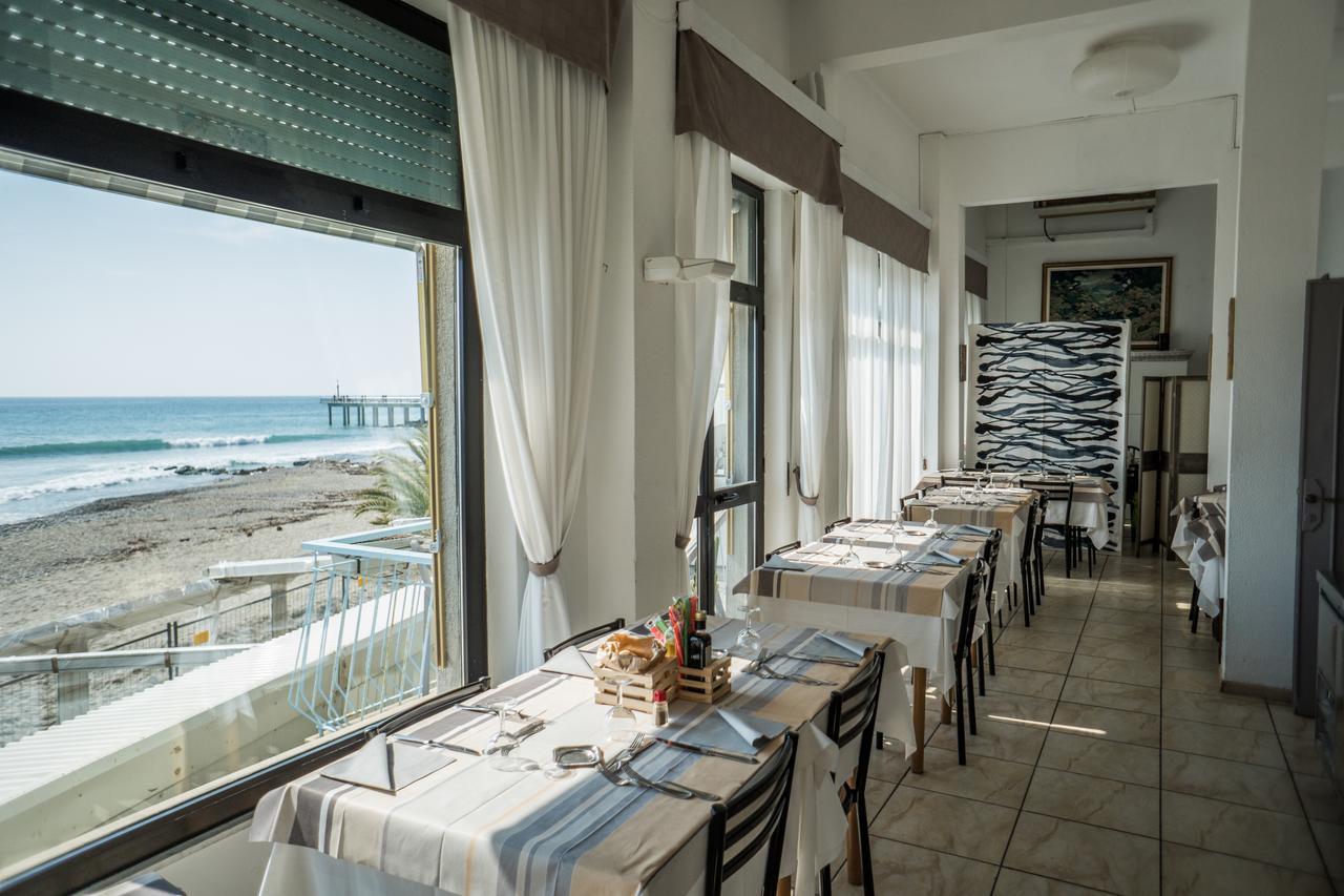 Hotel Maremola Пьетра-Лигуре Экстерьер фото